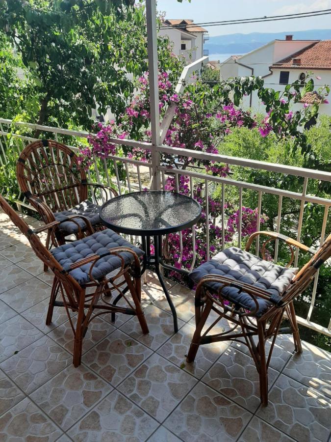 Apartments Tina Омиш Экстерьер фото