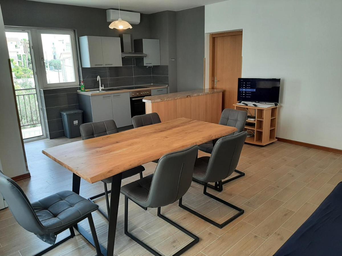 Apartments Tina Омиш Экстерьер фото