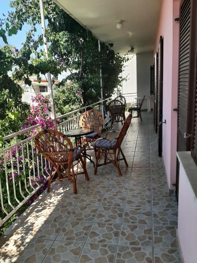 Apartments Tina Омиш Экстерьер фото