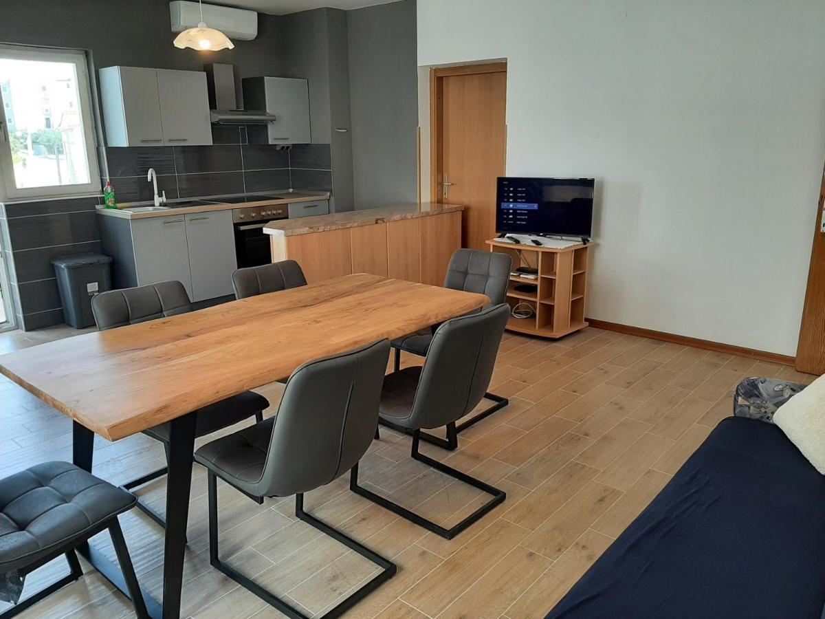 Apartments Tina Омиш Экстерьер фото