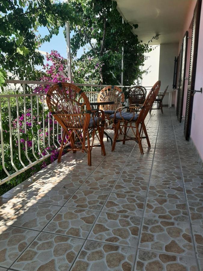 Apartments Tina Омиш Экстерьер фото