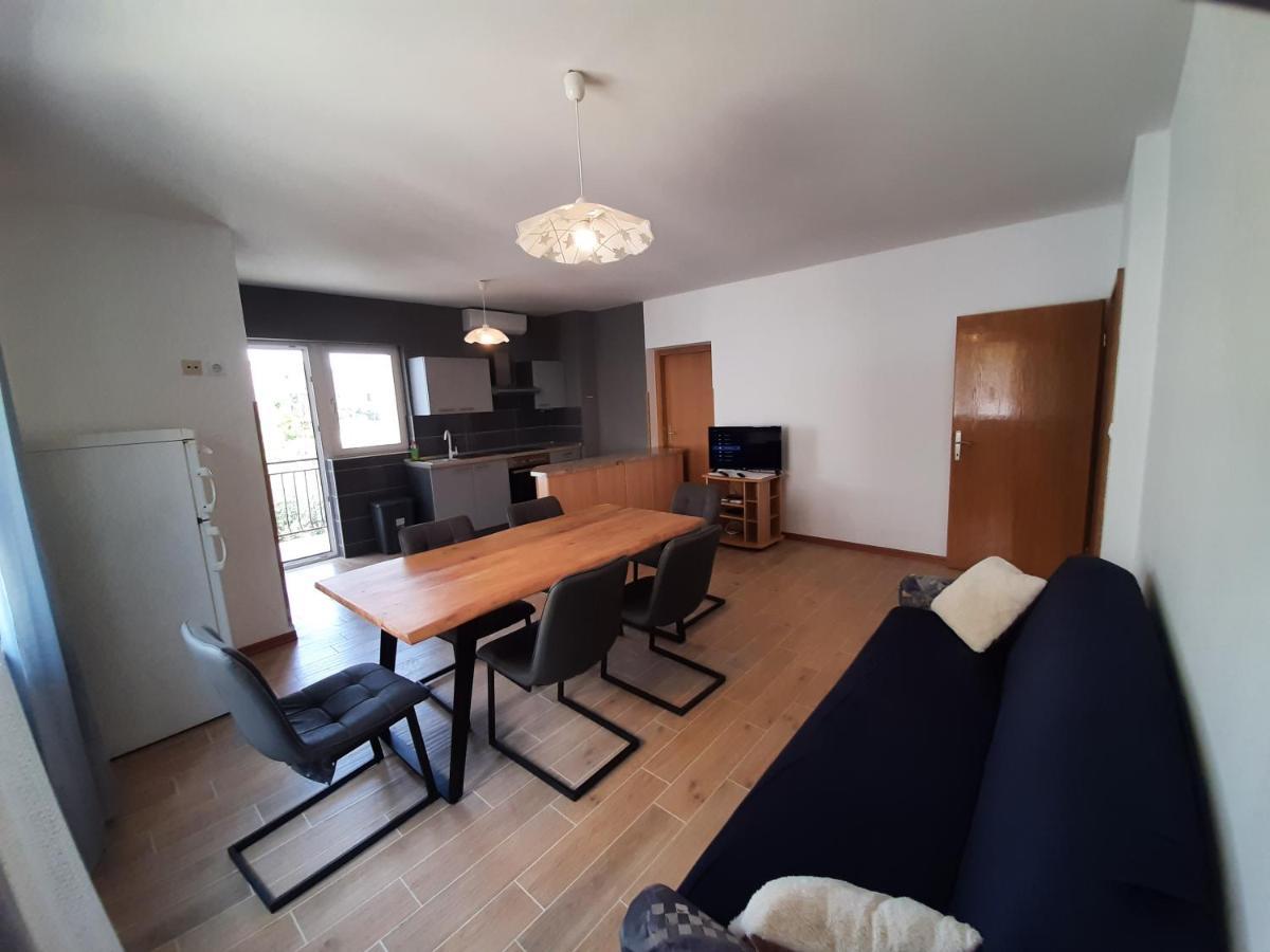 Apartments Tina Омиш Экстерьер фото