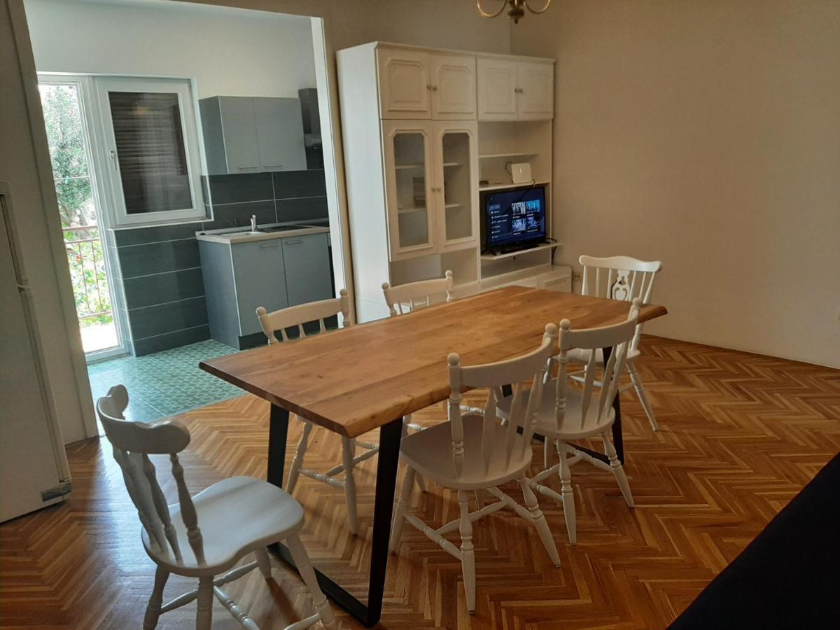 Apartments Tina Омиш Экстерьер фото