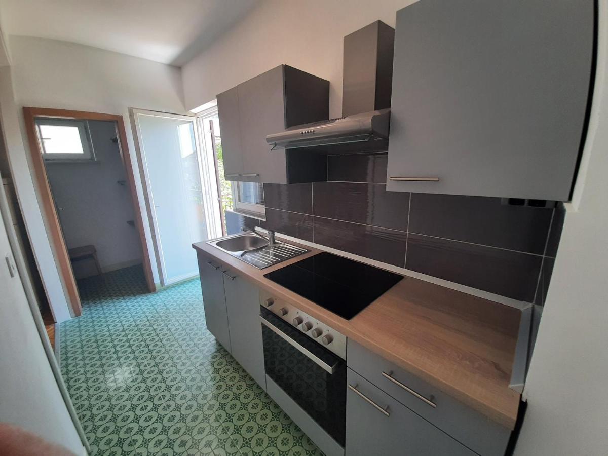 Apartments Tina Омиш Экстерьер фото